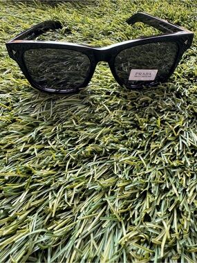 Prada sunglasses men’s women’s brand new - SPRA17SF never worn